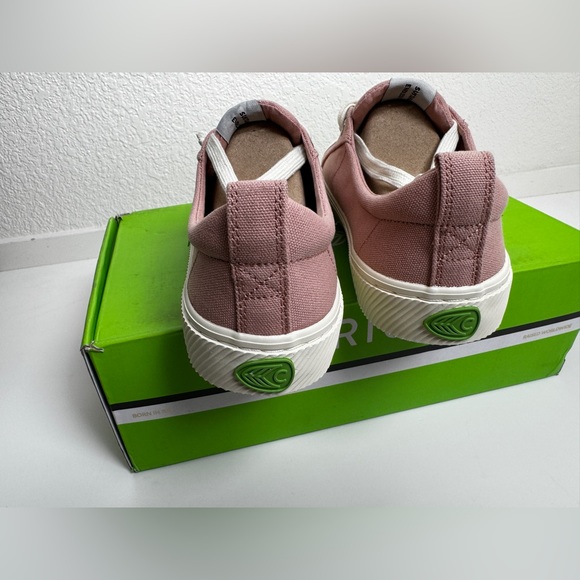 Cariuma Rose Canvas
OCA LOW|NIB|The Perfect Tennis Shoe! - Picture 8 of 10
